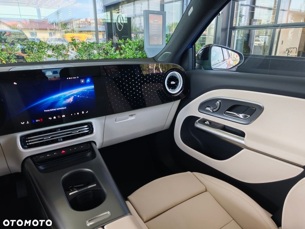 Mercedes-Benz GLB - 16