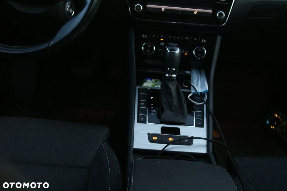 Skoda Superb 2.0 TDI Ambition DSG - 21