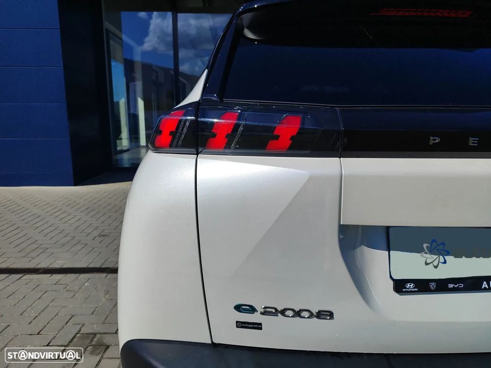 Peugeot e-2008 50 kWh GT - 6