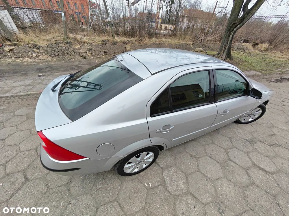 Ford Mondeo 1.8 Ghia X - 19