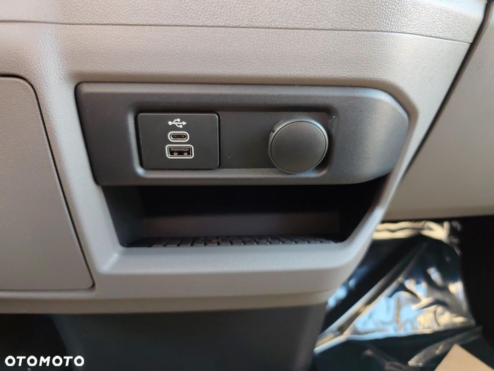 Volkswagen Caravelle - 16