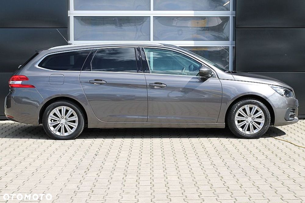 Peugeot 308 1.2 PureTech Allure S&S - 17