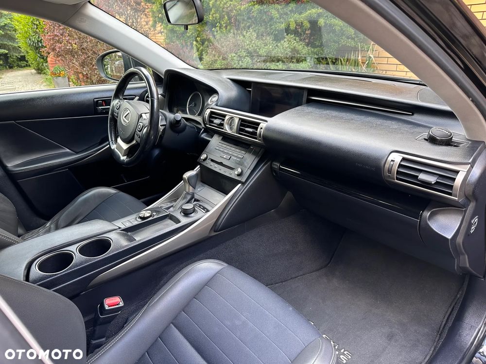 Lexus IS 200t Elegance - 11