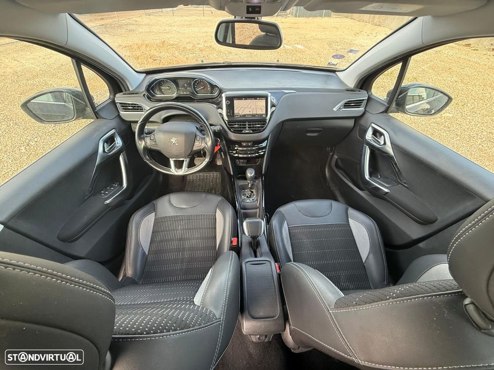 Peugeot 2008 1.2 PureTech Allure EAT6 - 5