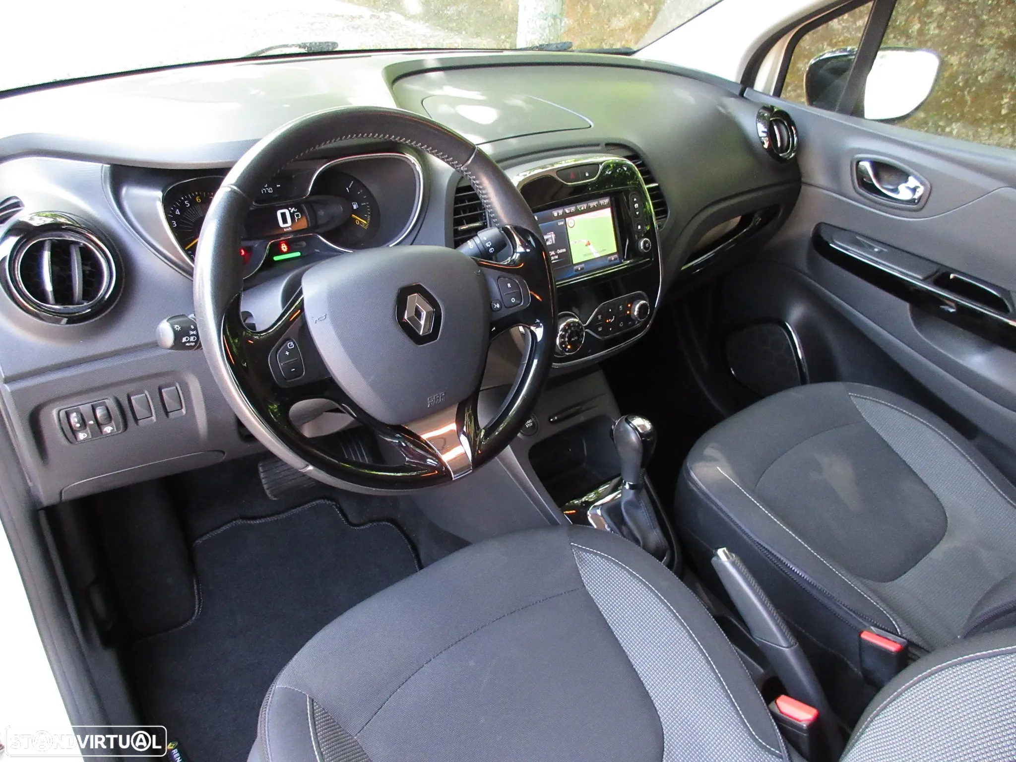 Renault Captur 1.2 TCe Exclusive EDC - 19