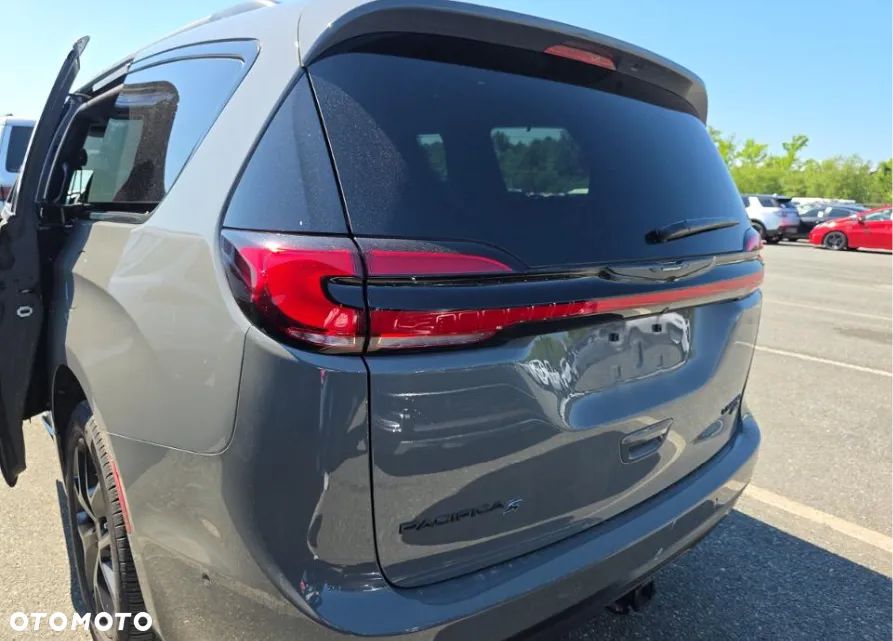Chrysler Pacifica - 13