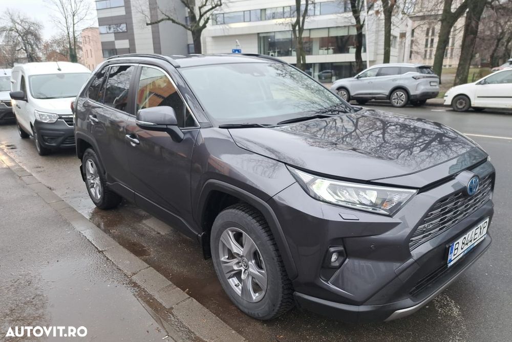 TOYOTA RAV4 2024