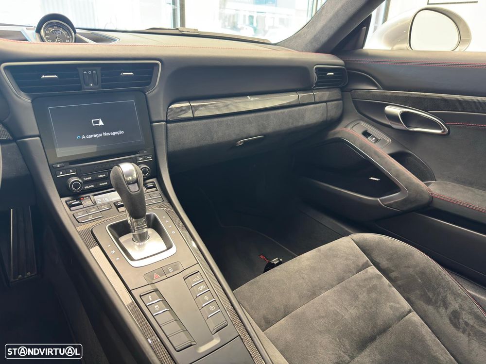 Porsche 911 (991) Carrera 4 GTS PDK - 32