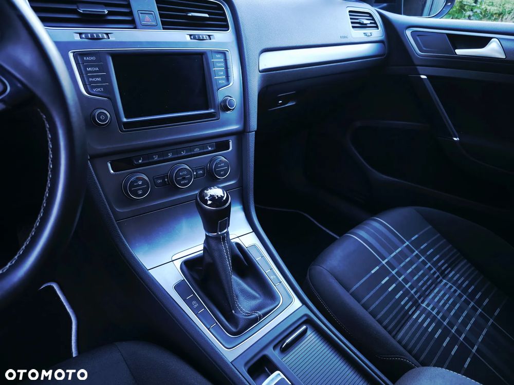 Volkswagen Golf 2.0 TDI BlueMotion Technology Lounge - 31