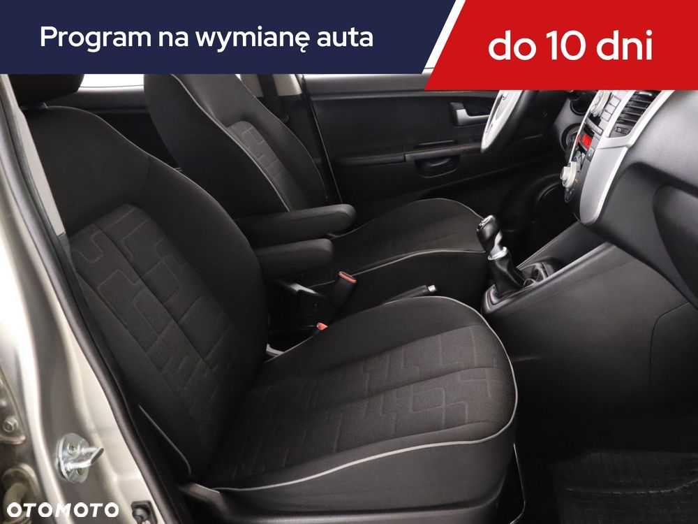 Kia Venga - 11