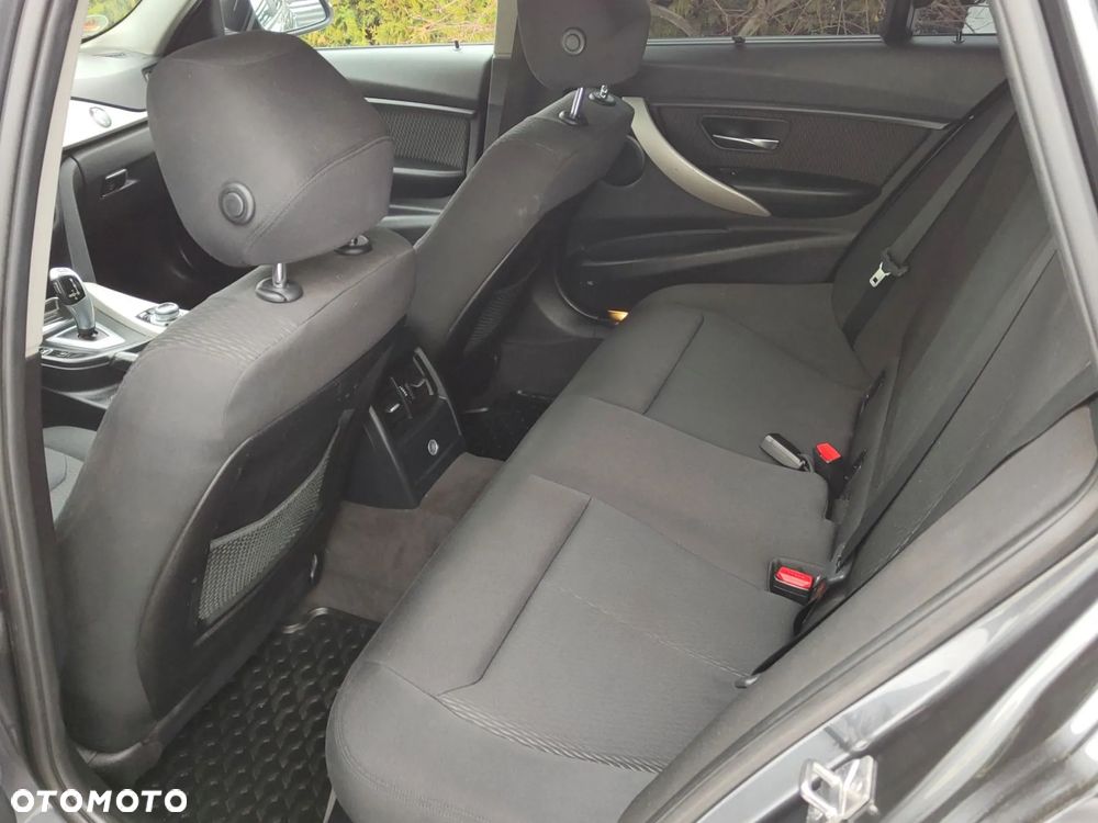 BMW Seria 3 318d - 10