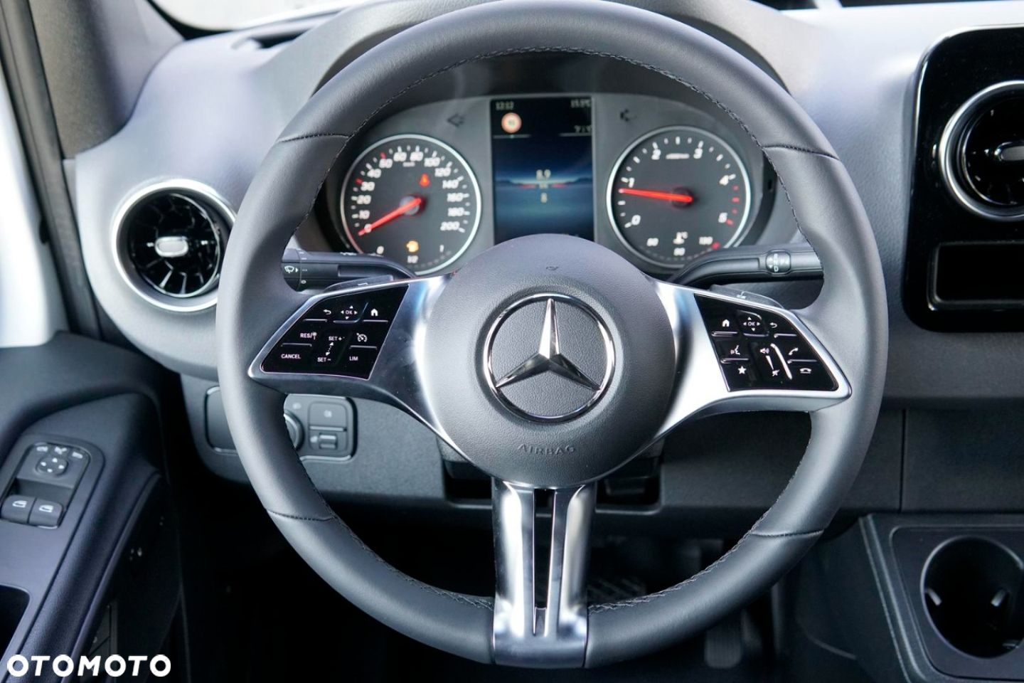 Mercedes-Benz Sprinter - 12