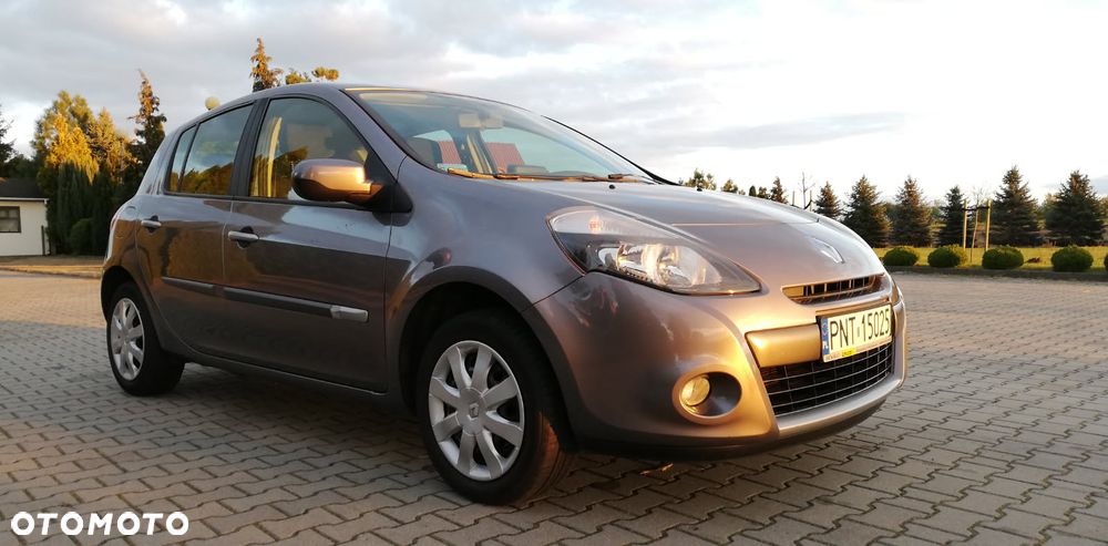 Renault Clio 1.2 16V All Inclusive - 1