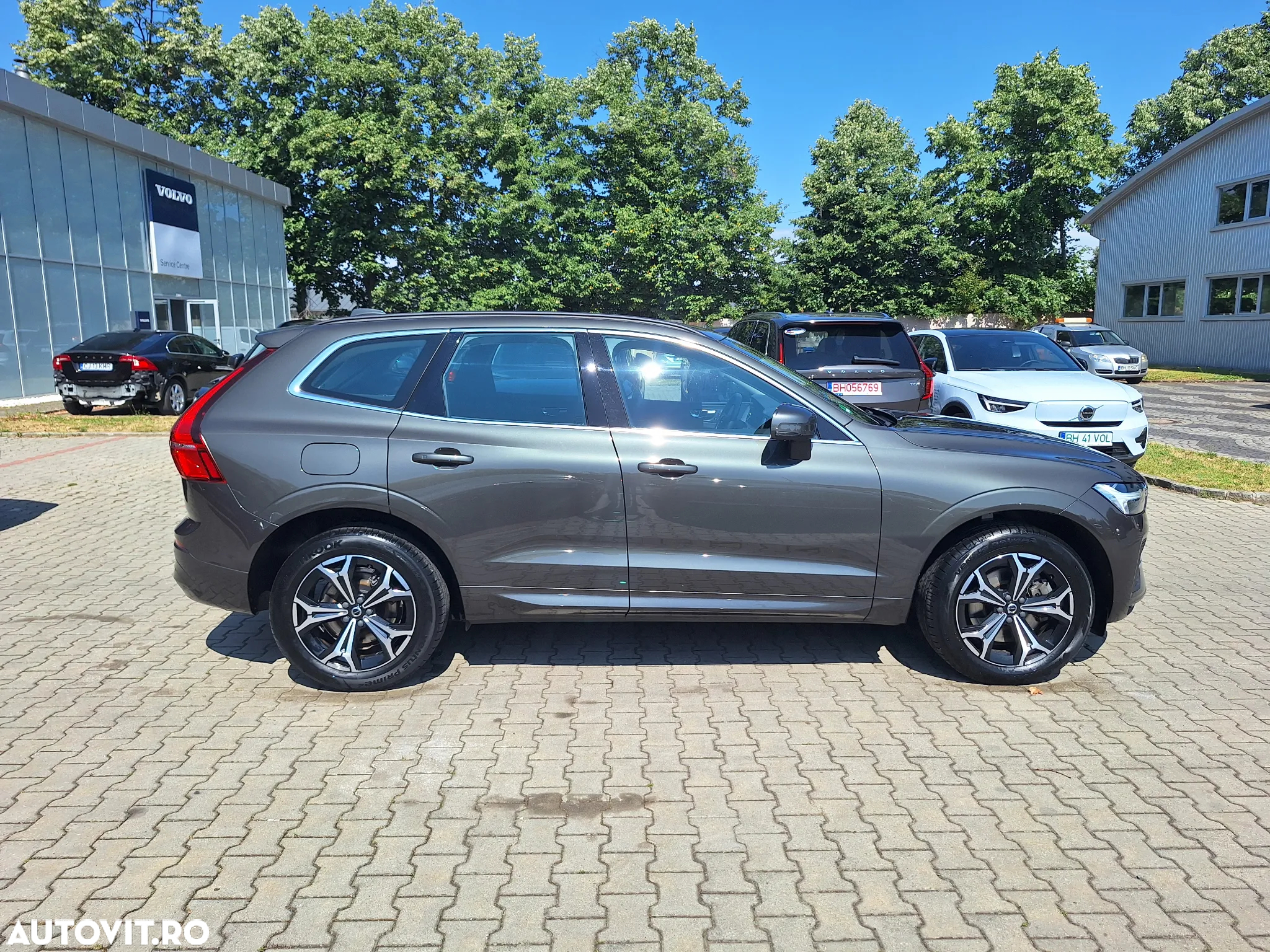 Volvo XC 60 B4 MHEV AWD Momentum Pro - 8