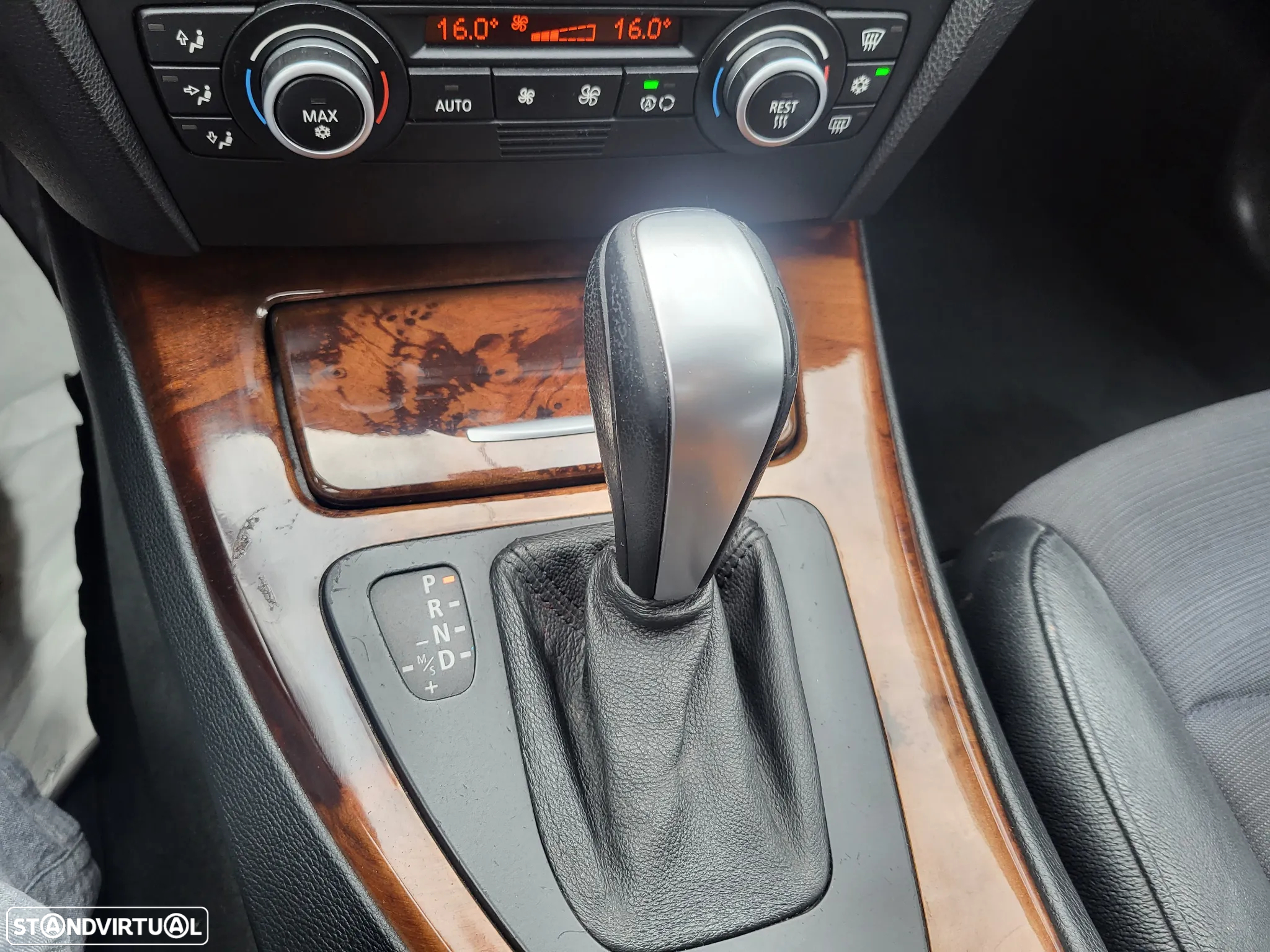 BMW 318 i Auto - 11