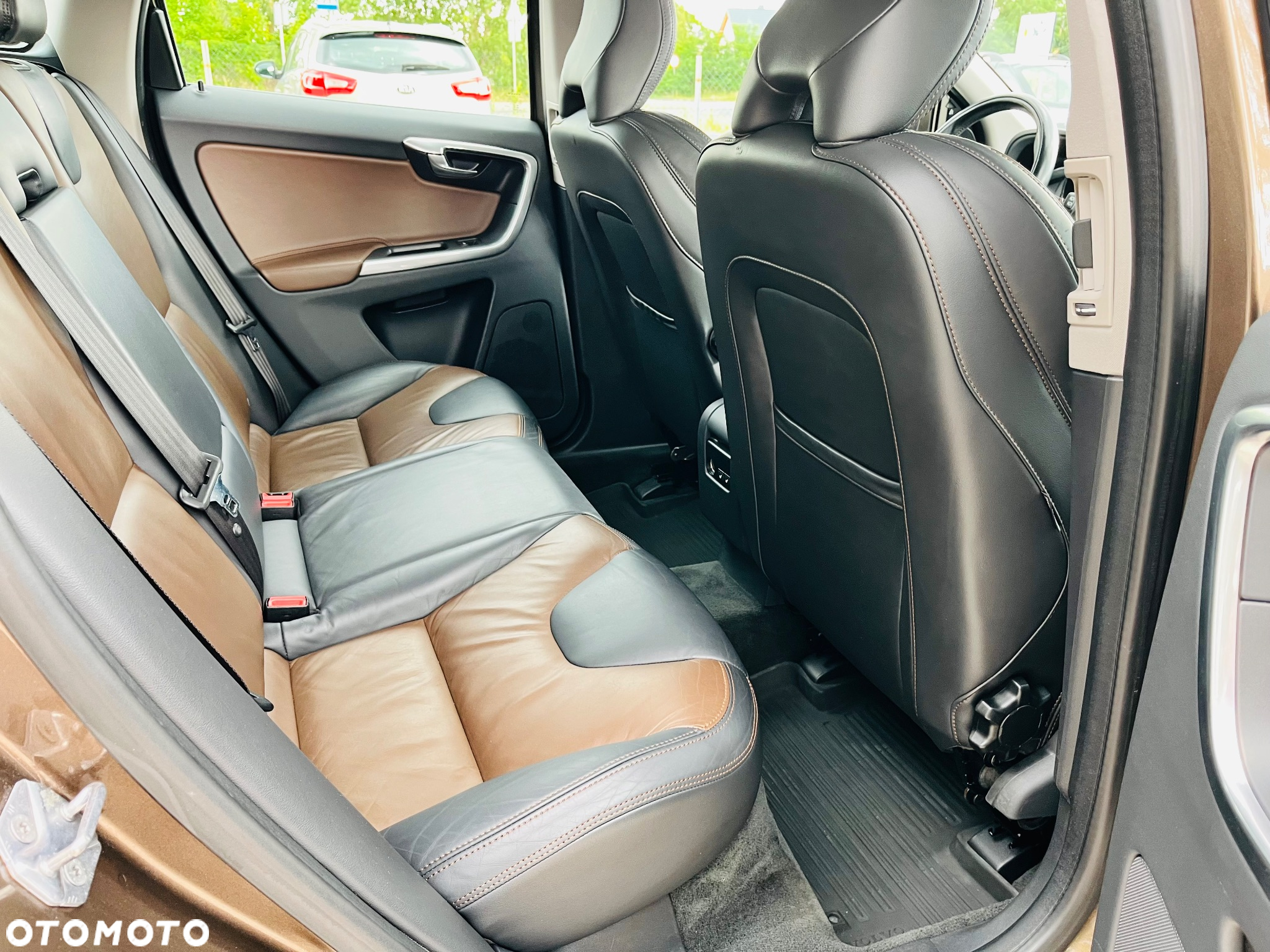 Volvo XC 60 D4 Momentum - 29