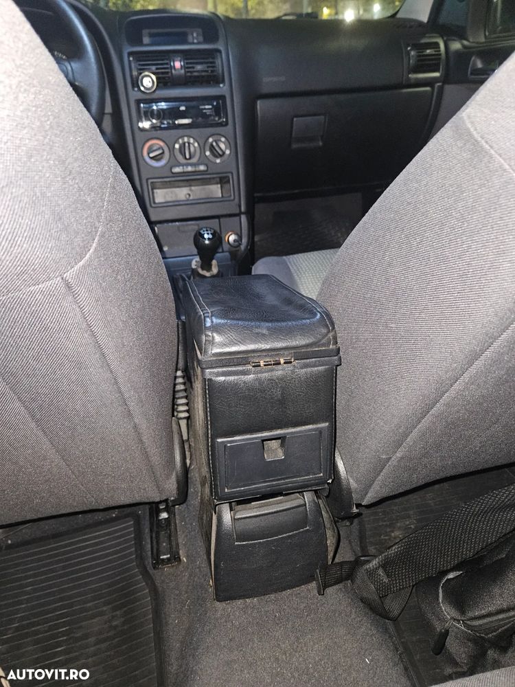 Opel Astra Classic Caravan 1.6i - 14
