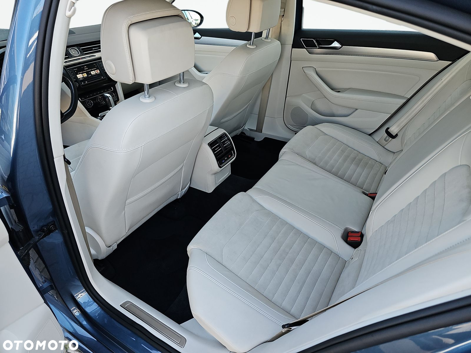 Volkswagen Passat - 16