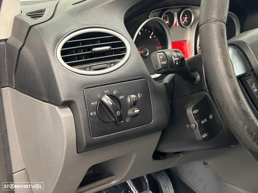 Ford Focus SW 1.6 TDCi Titanium - 26