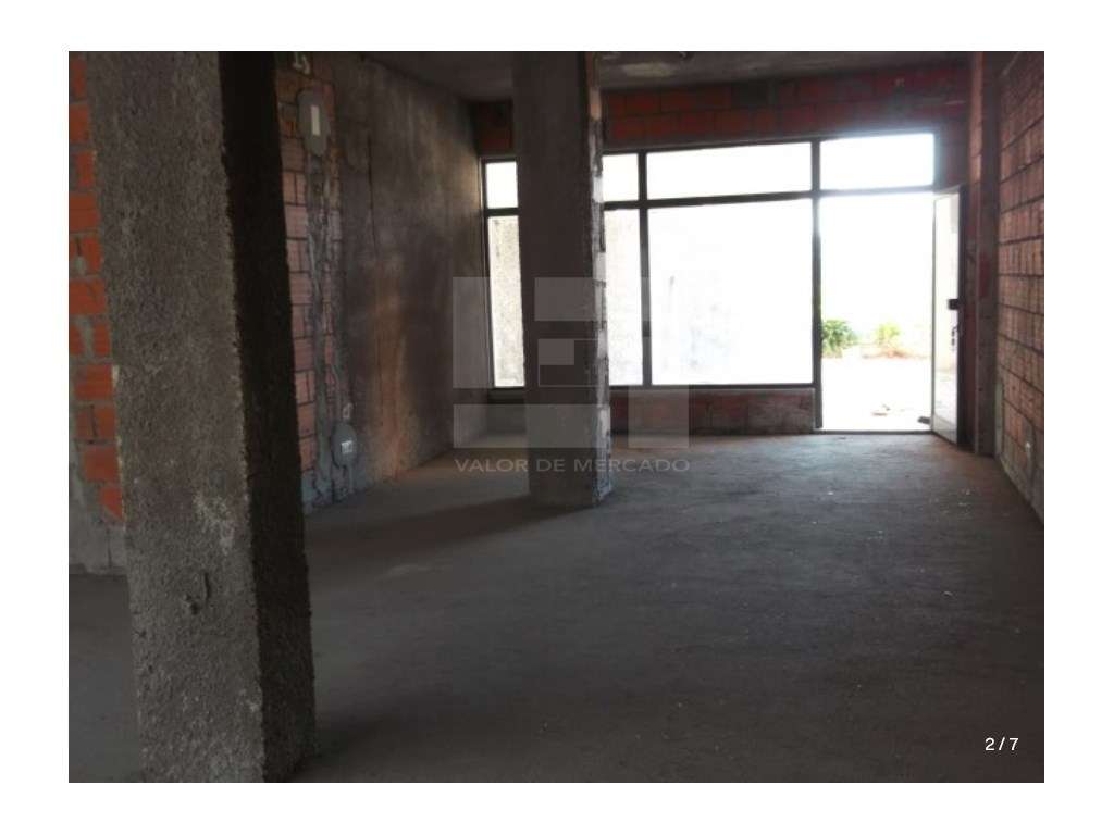 *****Loja em tosco composta por espaço amplo, casa de banho e estac... - Grande imagem: 4/4