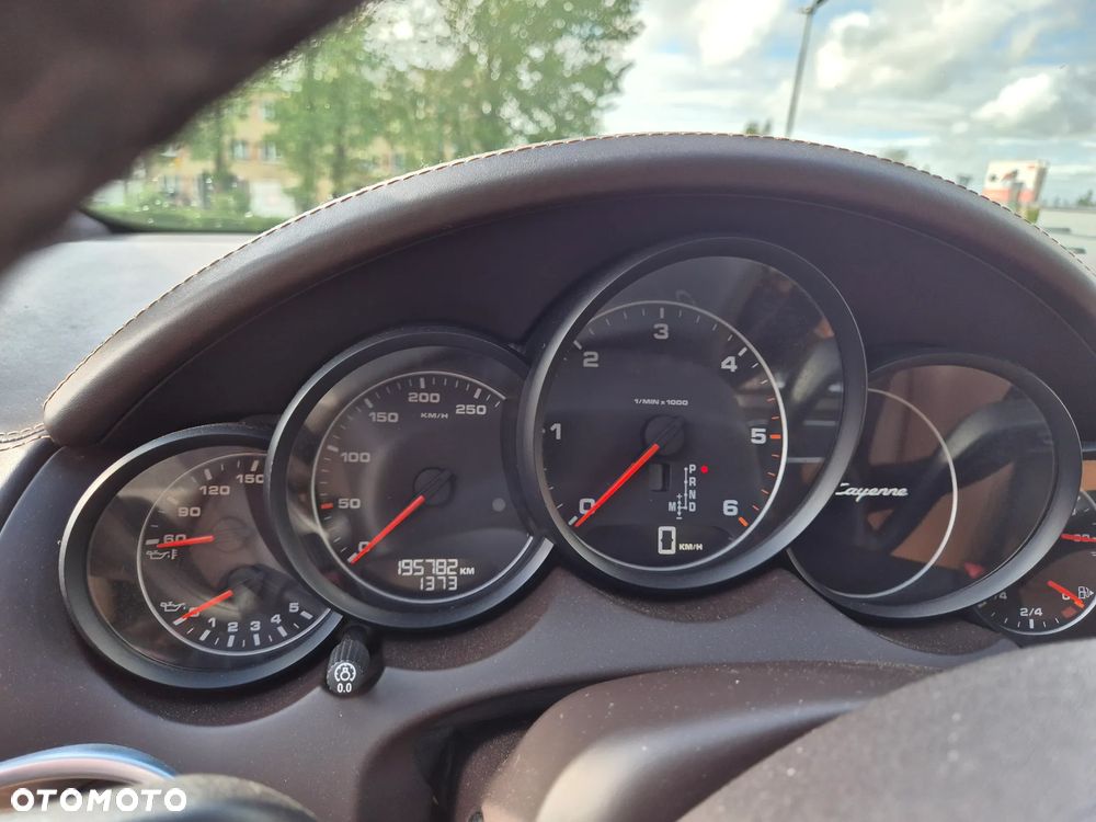 Porsche Cayenne Platinum Edition - 10