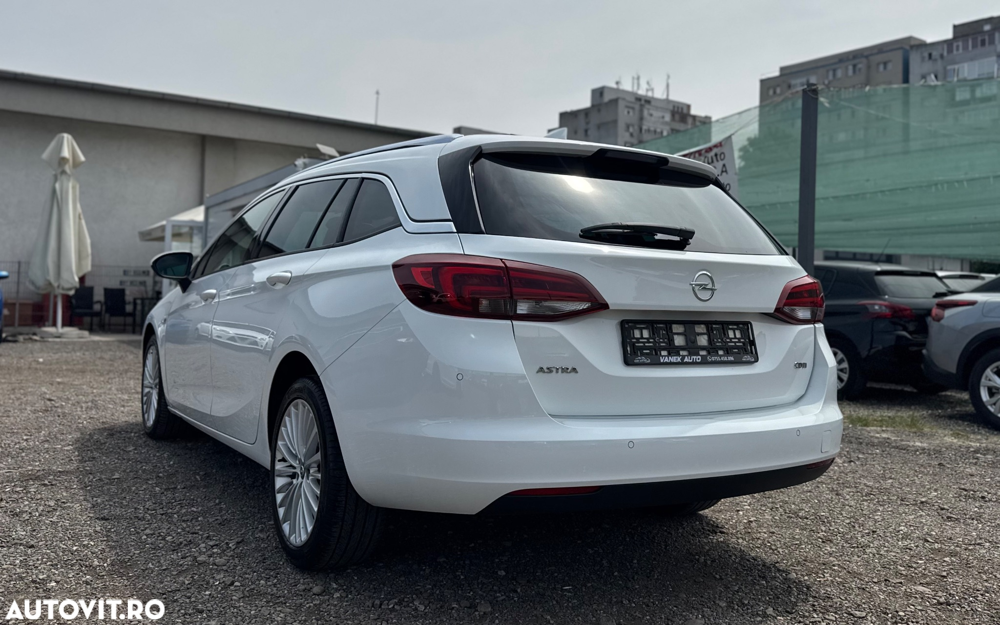 Opel Astra 1.6 D (CDTI) Automatik Innovation - 12