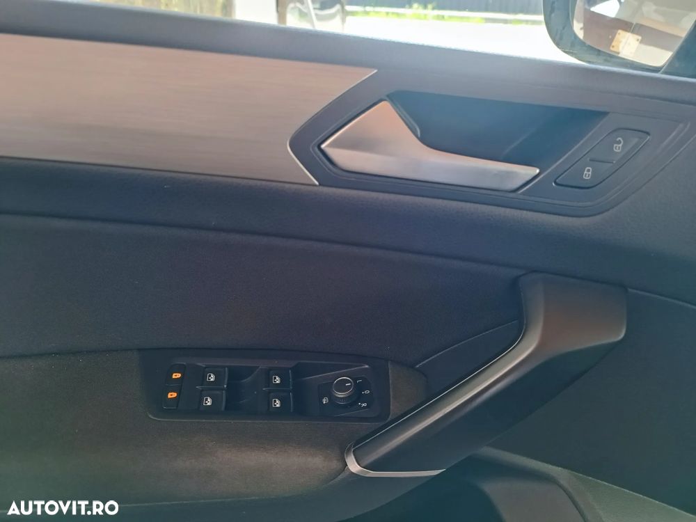 Volkswagen Touran 2.0 TDI SCR DSG Comfortline - 23