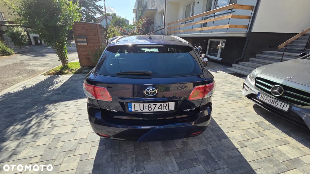 Toyota Avensis - 8