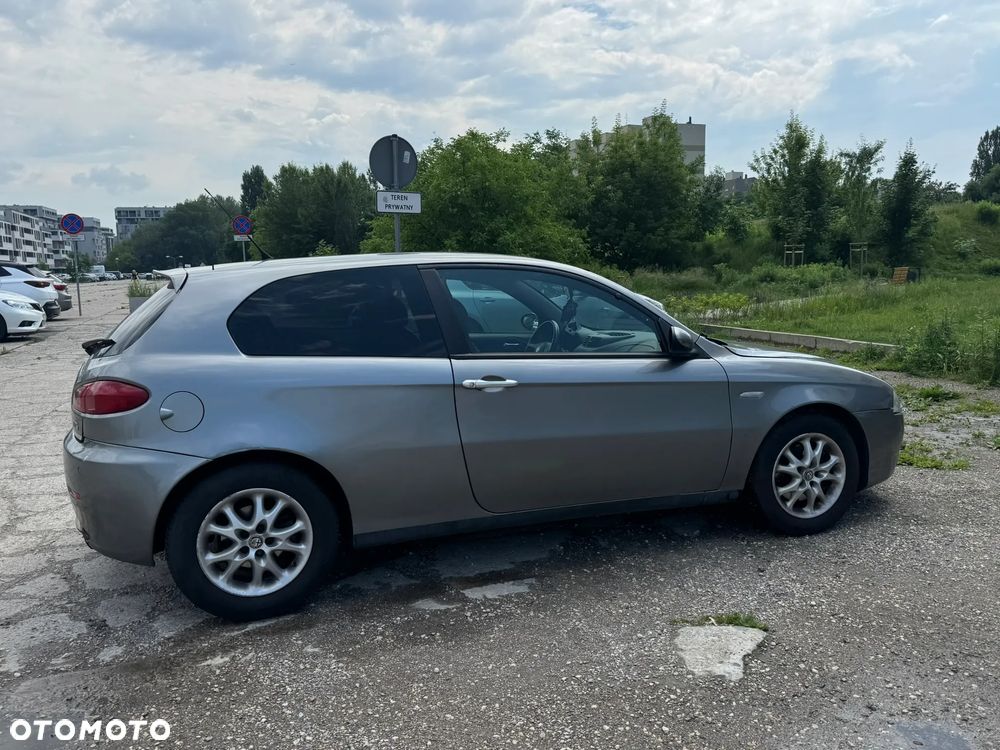 Alfa Romeo 147 1.9 JTD 8V M-Jet Distinctive - 5