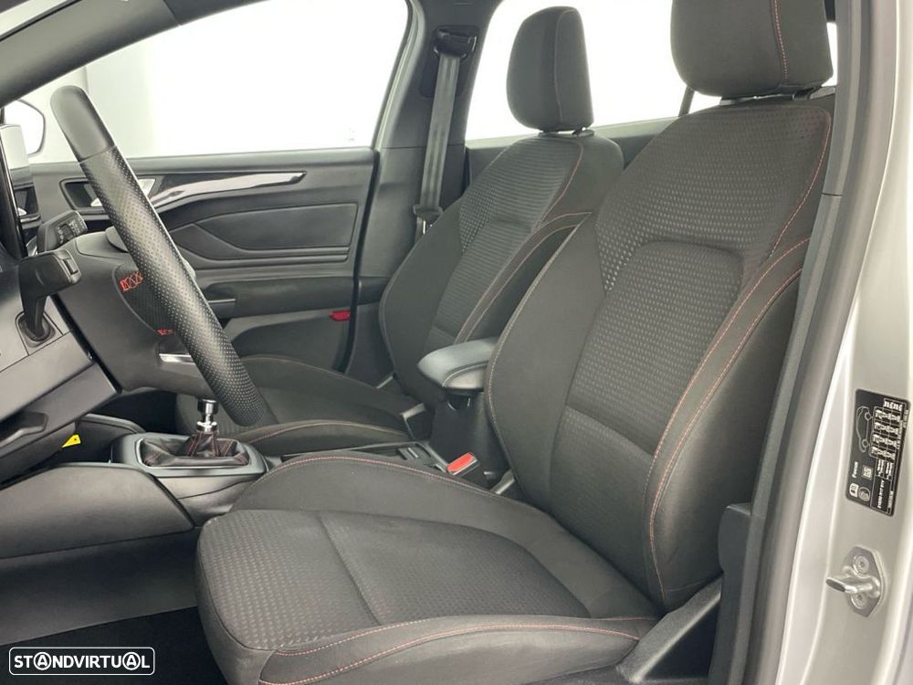 Ford Focus 1.0 EcoBoost MHEV ST-Line - 17