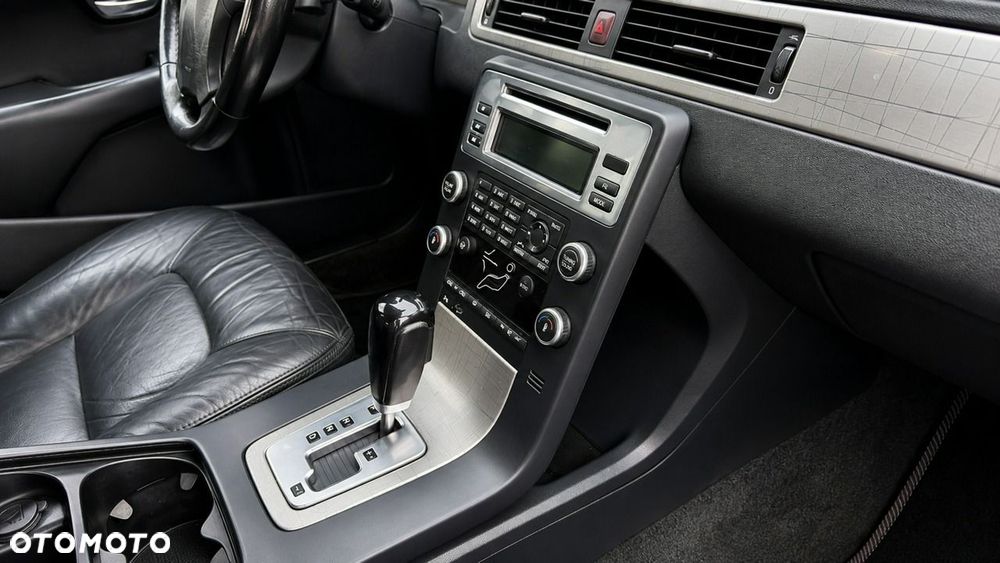 Volvo XC 70 2.4D AWD Kinetic - 24