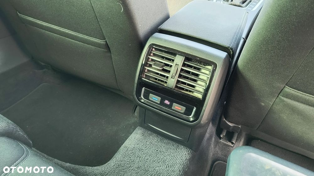 Volkswagen Passat - 20