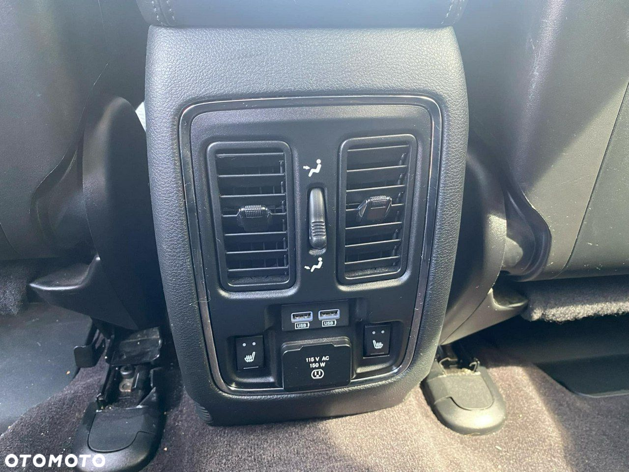 Jeep Grand Cherokee - 32