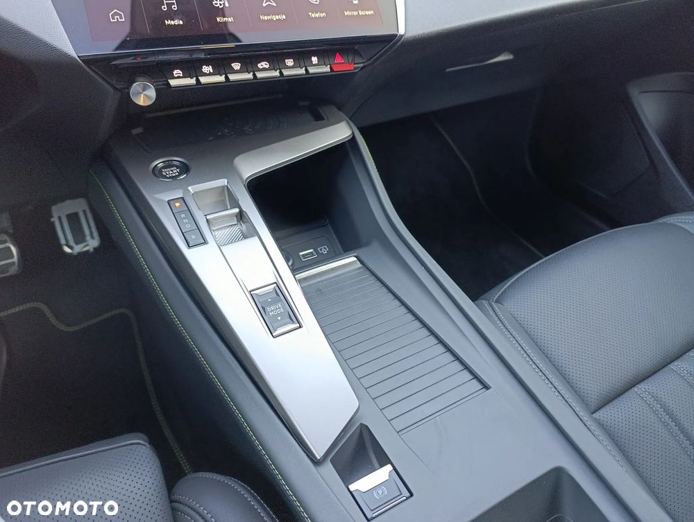Peugeot 408 1.6 Plug-In Hybrid 180 GT EAT8 - 26