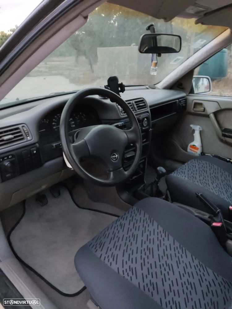Opel Vectra 1.4 GL - 5