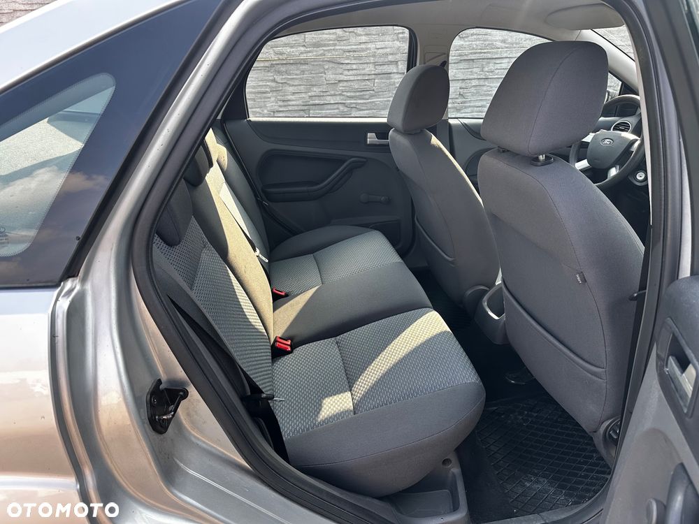 Ford Focus 1.6 16V Trend - 9