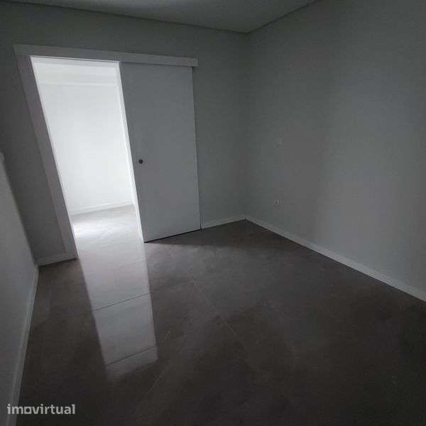 Arrendo T1 a 600m do mar - Grande imagem: 4/9