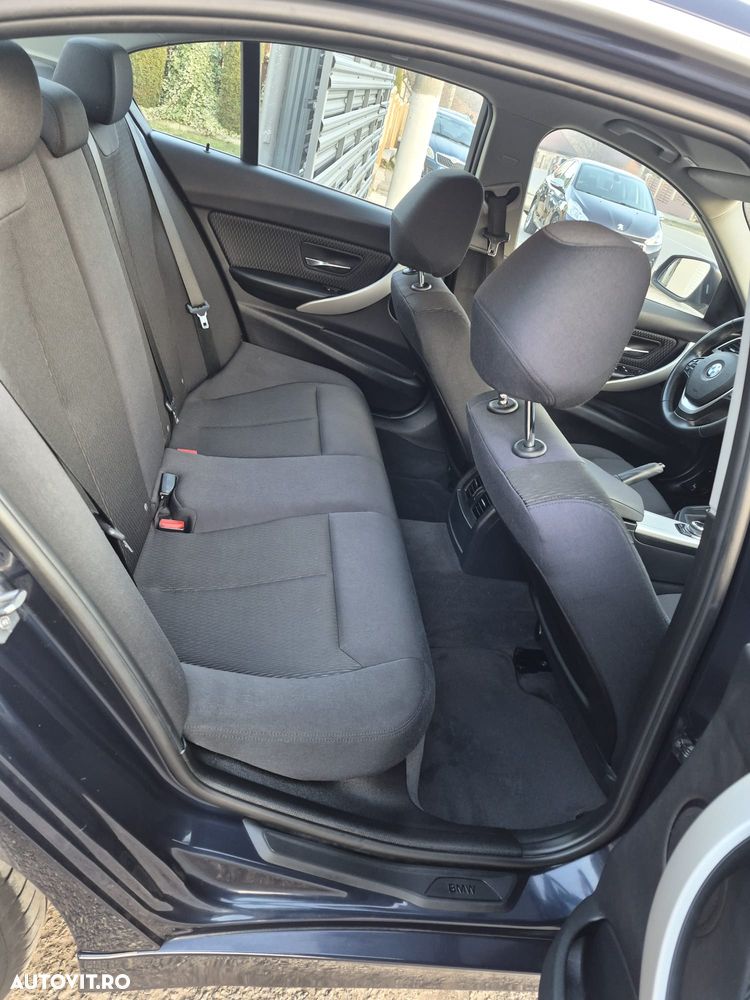 BMW Seria 3 320i Efficient Dynamics Edition Luxury Line - 15