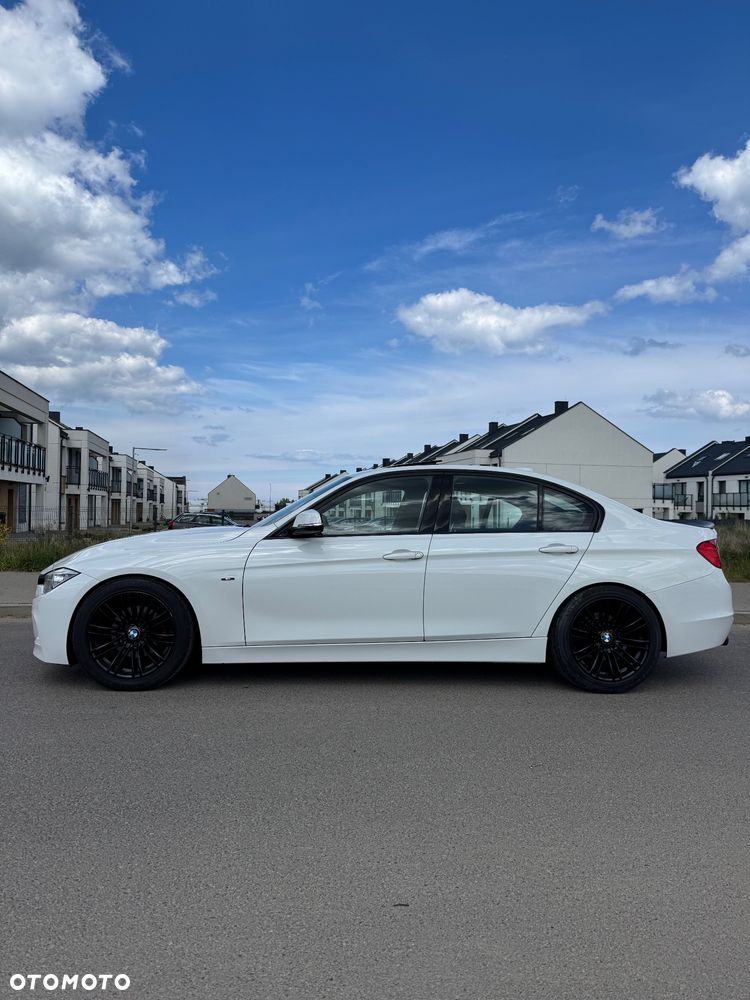 BMW Seria 3 320d DPF Edition Sport - 14