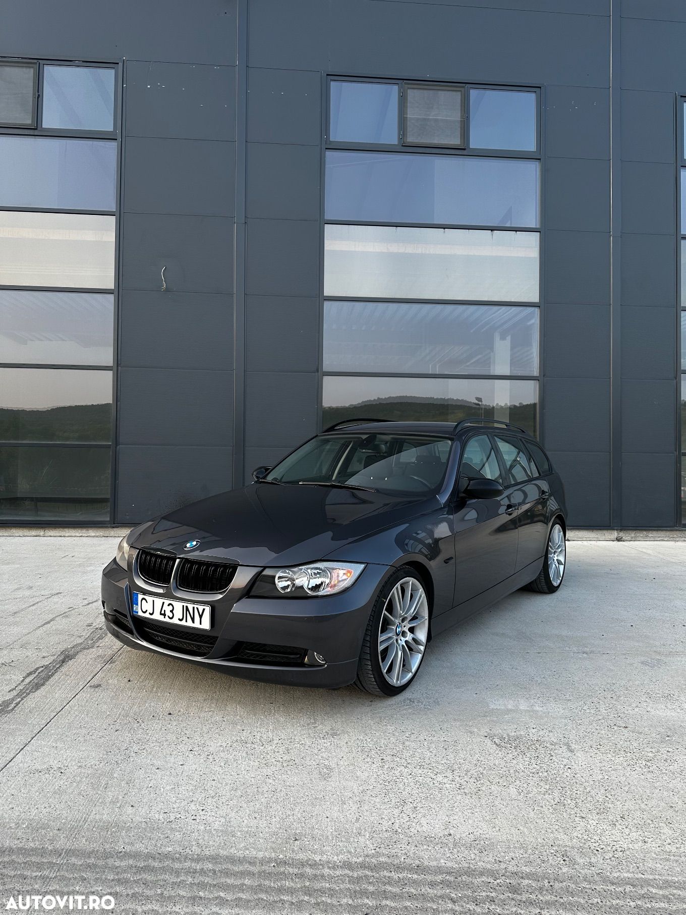 BMW Seria 3 318d - 1