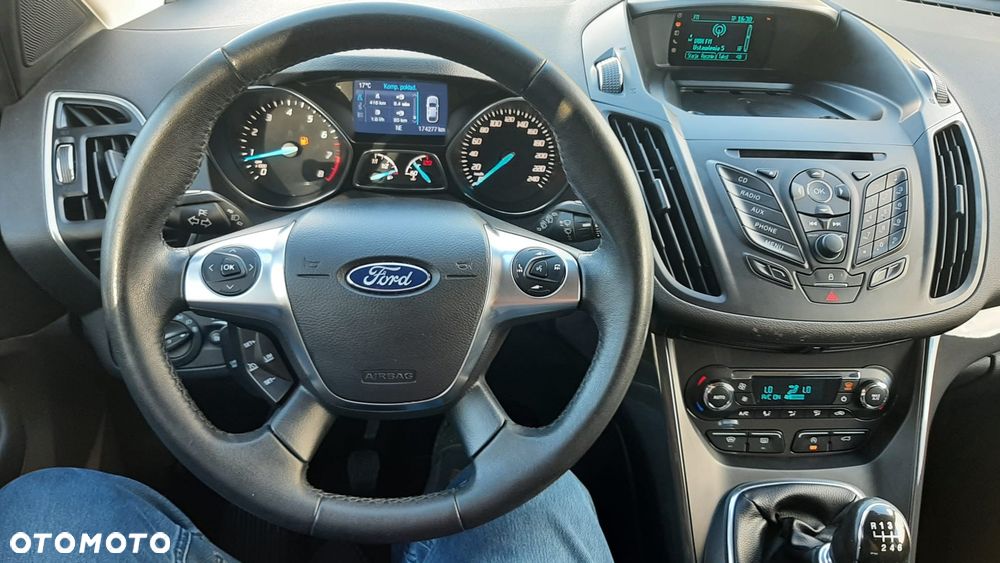 Ford Kuga 1.5 EcoBoost 2x4 Titanium - 12