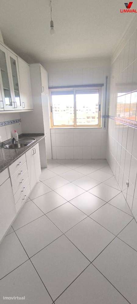 Apartamento T1 com Garagem - Lamaçães - Grande imagem: 2/9