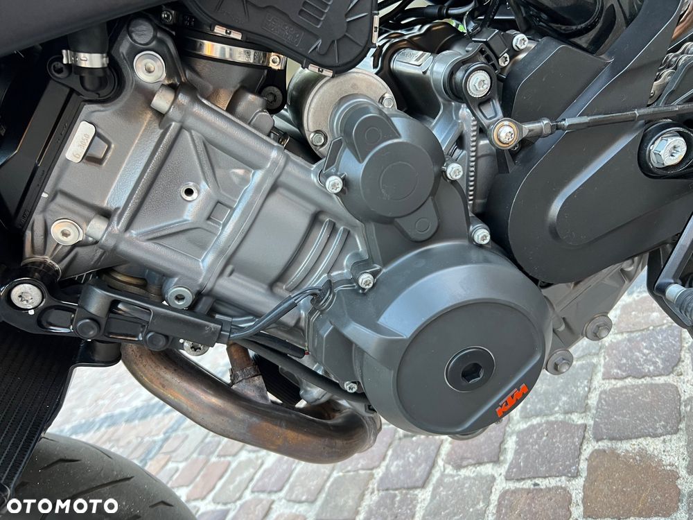 KTM DUKE 890 - 18