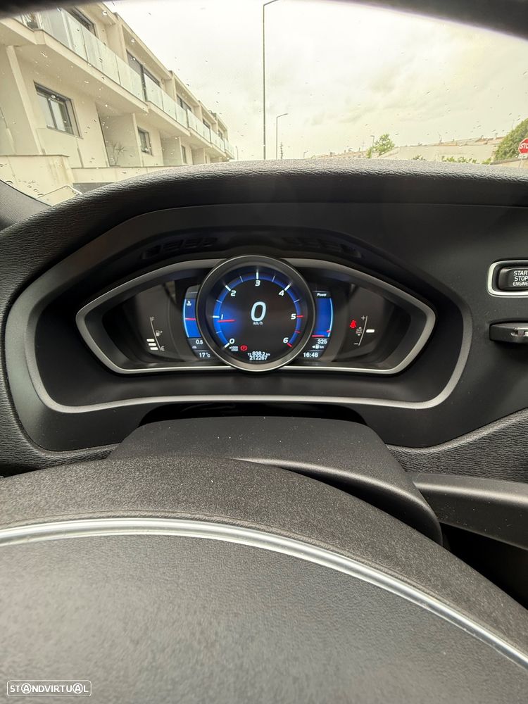 Volvo V40 D2 R Design - 25