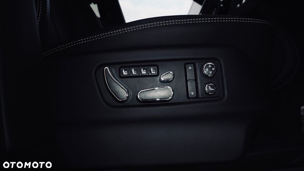 Bentley Bentayga - 28