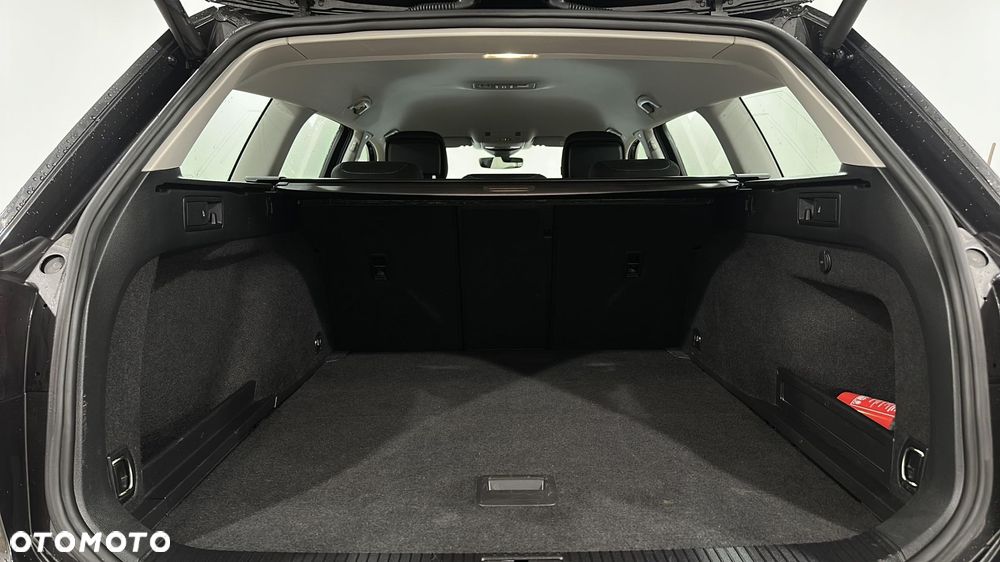 Volkswagen Passat - 12