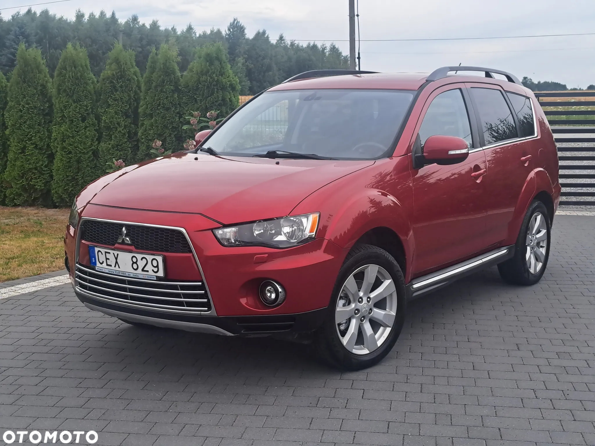 Mitsubishi Outlander - 2