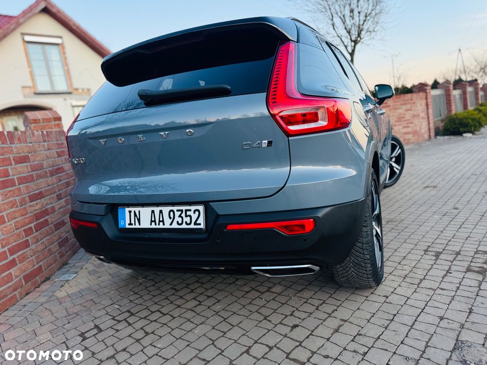 Volvo XC 40 D4 AWD Geartronic R-Design - 32