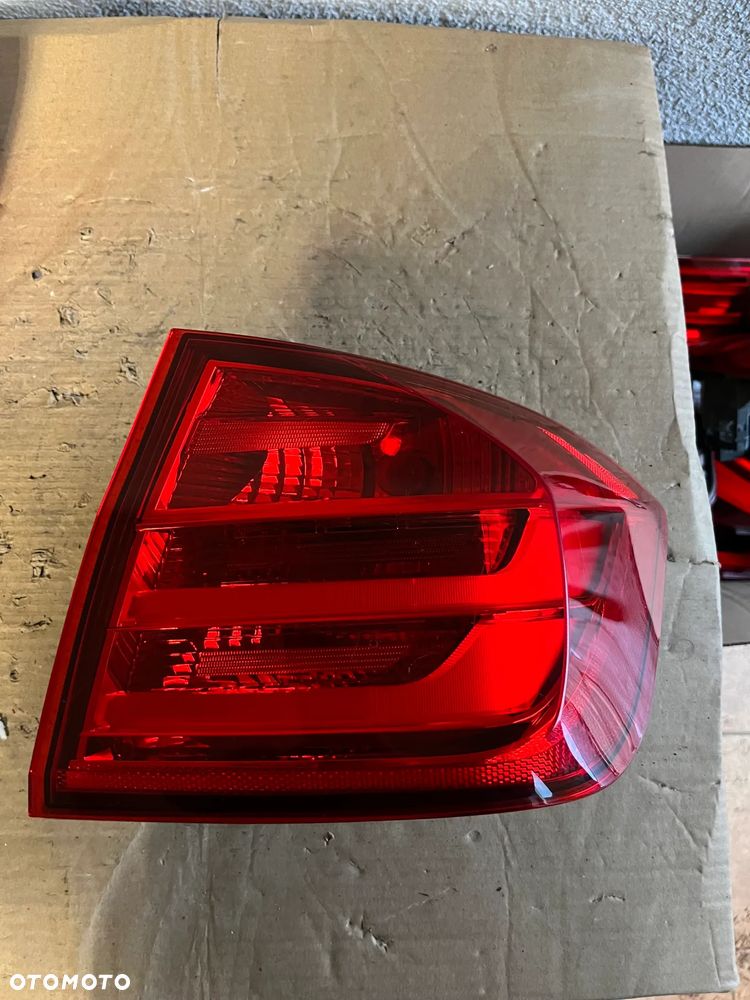 LAMPA LED PRAWY TYŁ W BŁOTNIK BMW F30 PRZED LIFT 7259894 - 2