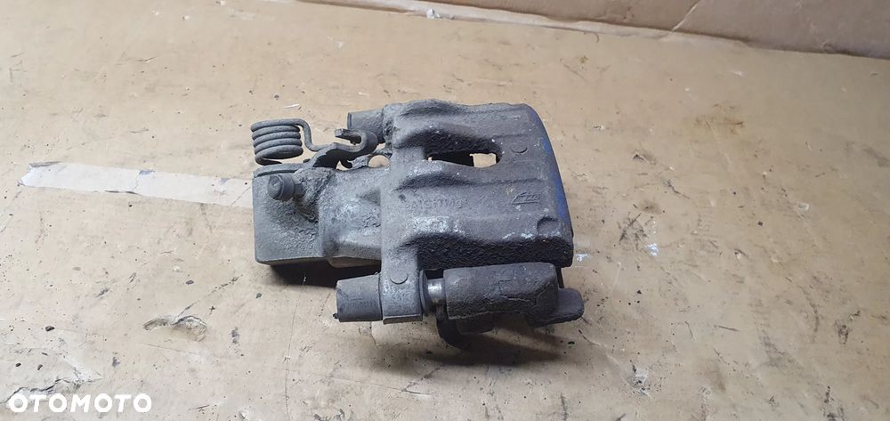 Zacisk hamulcowy prawy Tył Ford Focus Mk3 - 2
